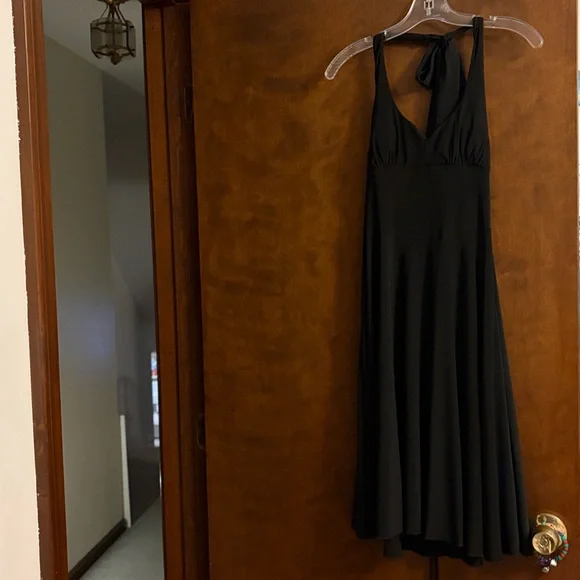 Venus midi halter tie dress - Picture 2 of 9